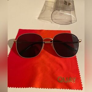 Quay Jezabell Round Sunlgasses